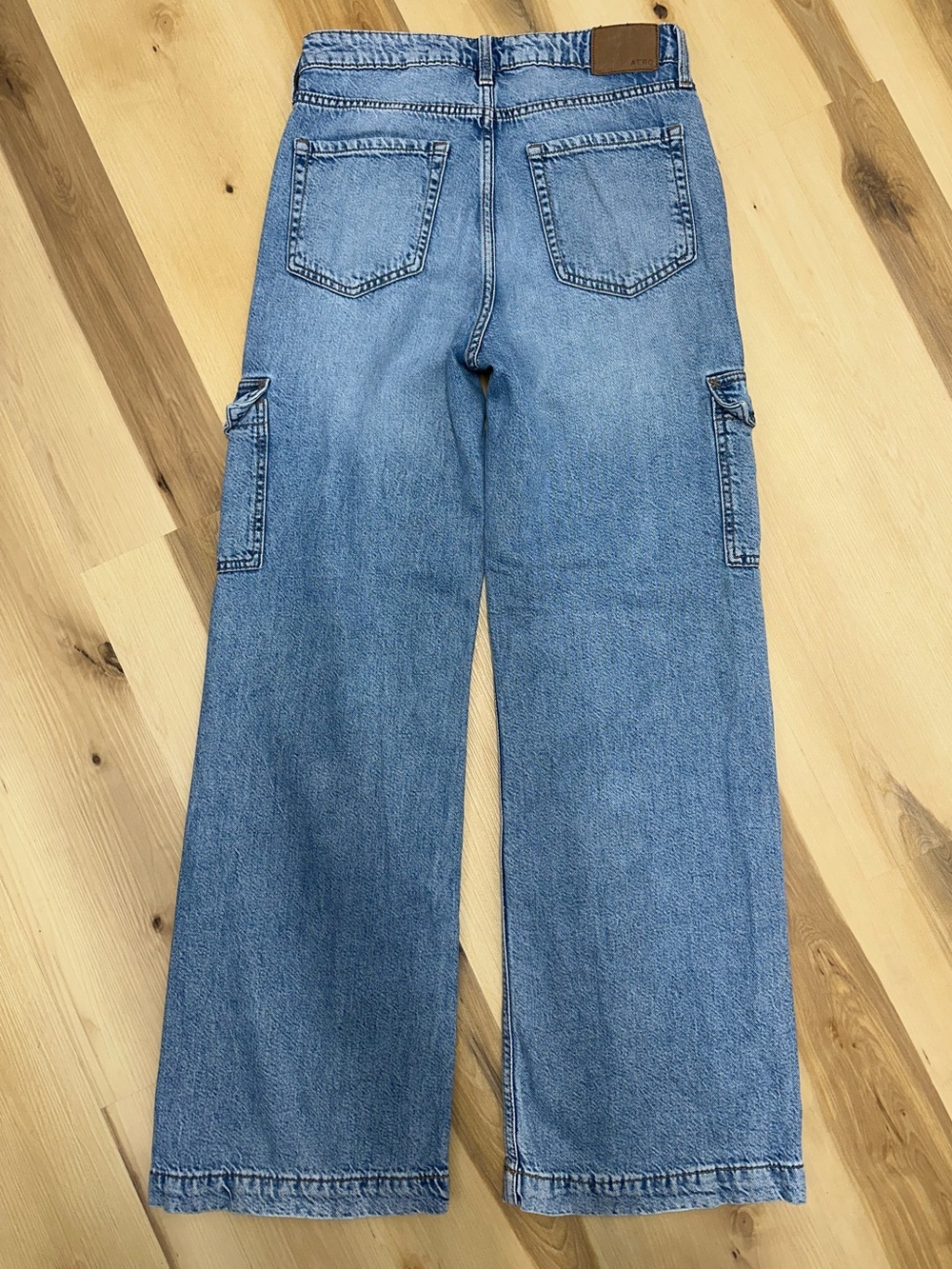 Aeropostale High Rise Wide Leg Cargo Jeans Light Wash Denim Size 8 GUC Y2K Style - Picture 3 of 12
